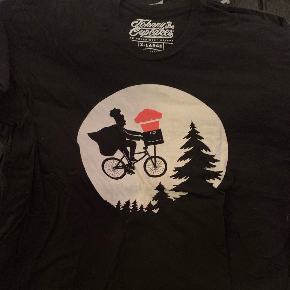 XL Johnny Cupcakes t - used/worn.